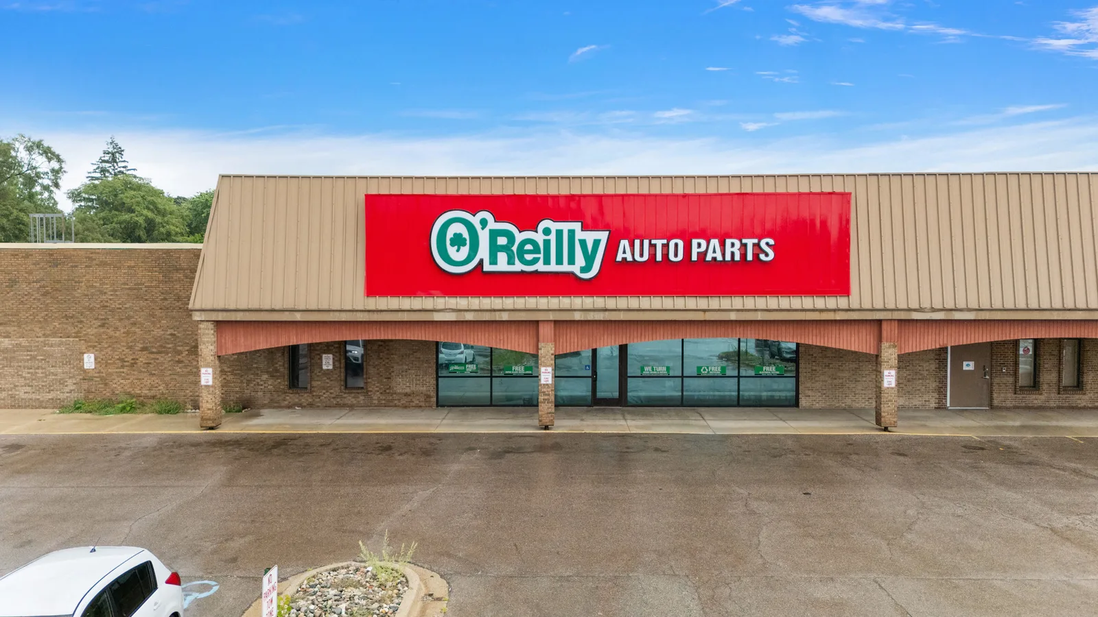 Jolly Cedar Plaza — property photo 3