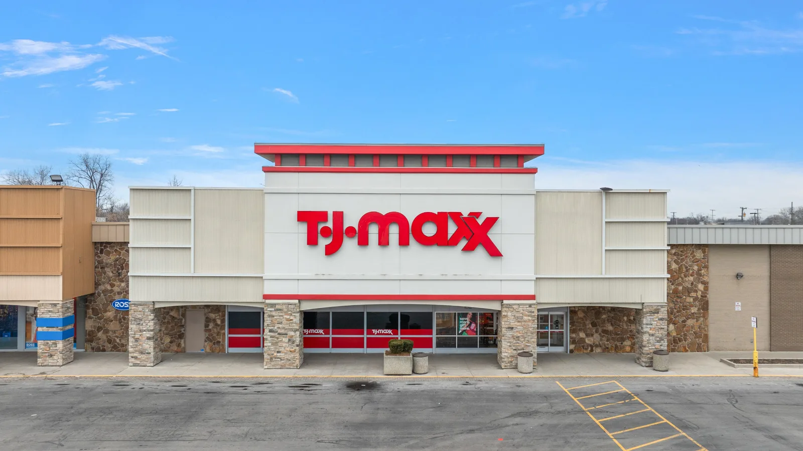 Dix-Toledo Shopping Center — property photo 3