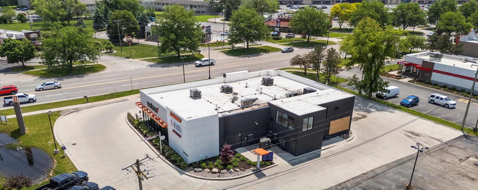 Telegraph & Vreeland Plaza — property photo 1