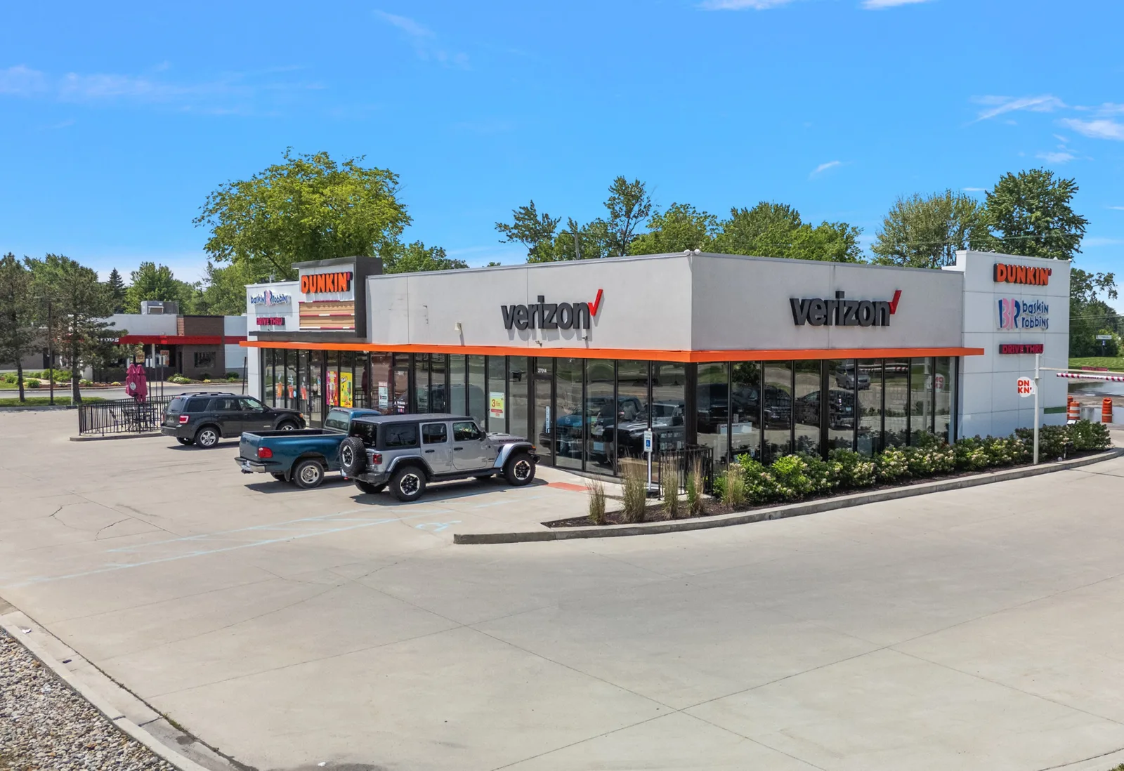Telegraph & Vreeland Plaza — property photo 2